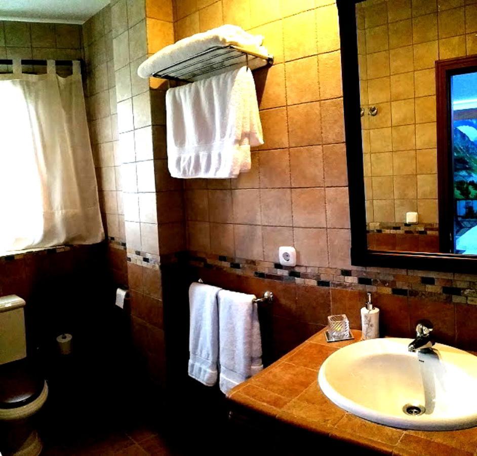 Podiumberg Hotell Quatretondeta Eksteriør bilde